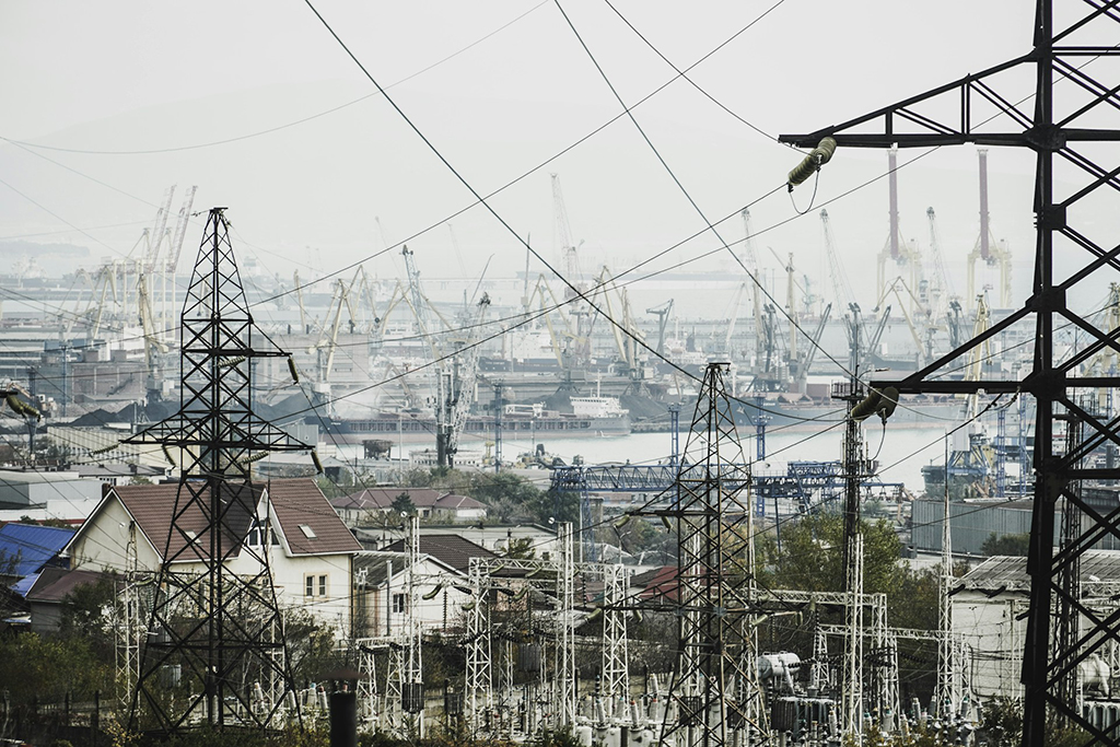 Novorossiysk-Russia-wires-electricity-pavel-neznanov