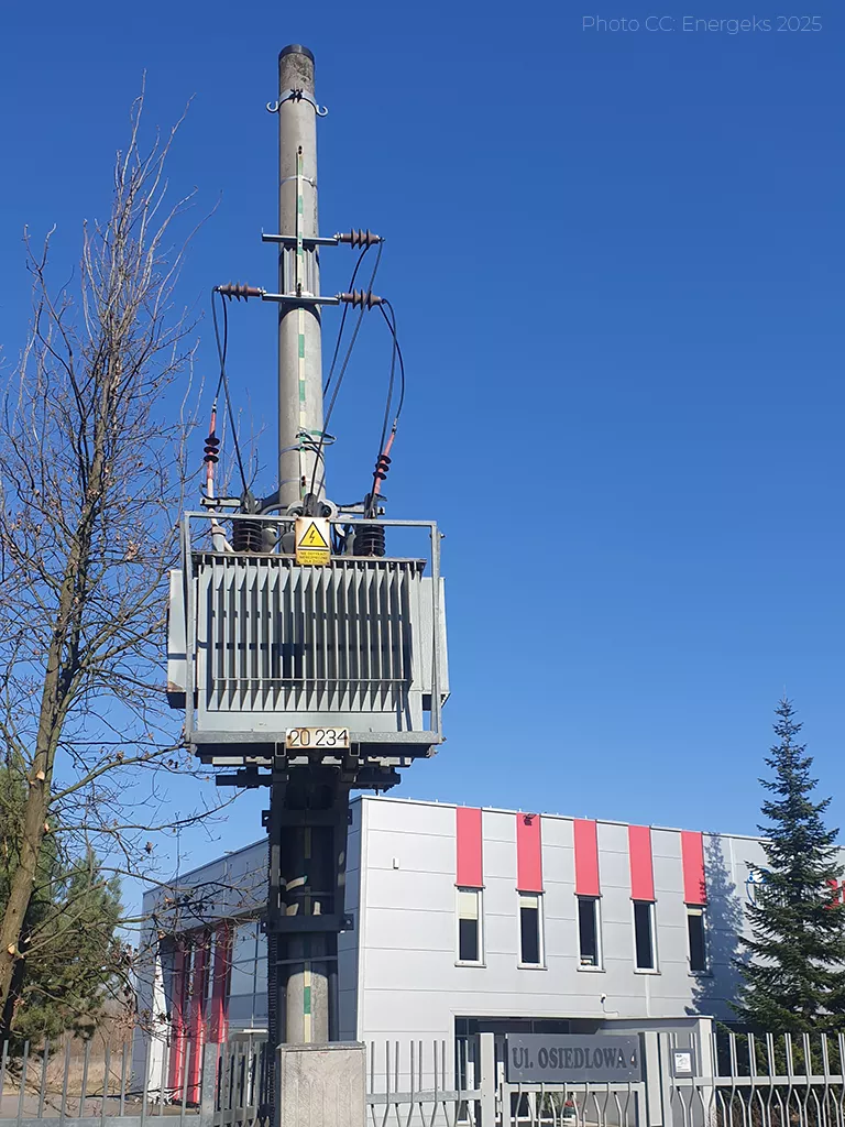 transformator-olejowy-na-slupie-stacja-transformatorowa